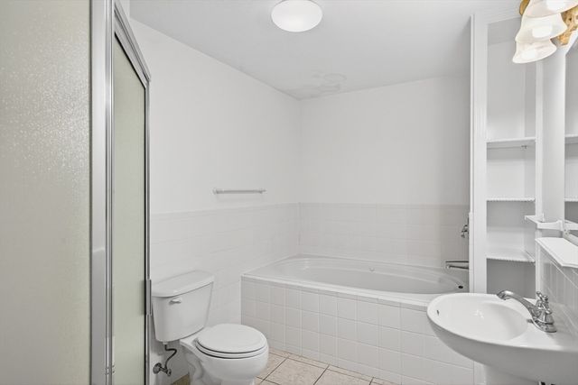 16 Gold Leaf Ln 16, Mashpee, MA 02649