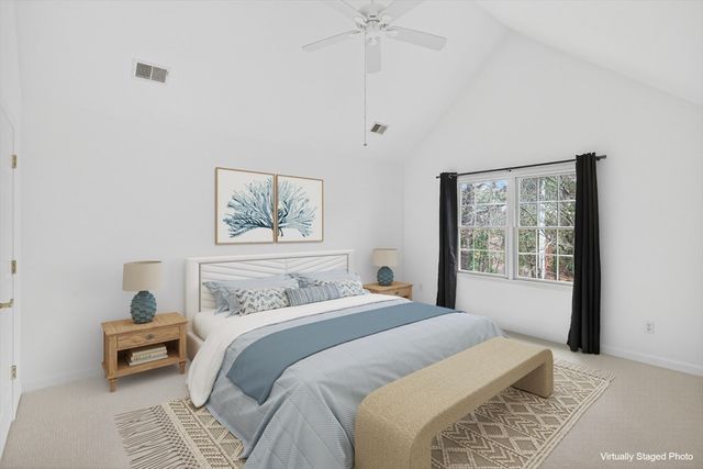 16 Gold Leaf Ln 16, Mashpee, MA 02649