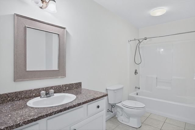 16 Gold Leaf Ln 16, Mashpee, MA 02649