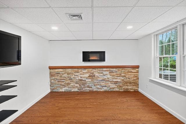 16 Gold Leaf Ln 16, Mashpee, MA 02649