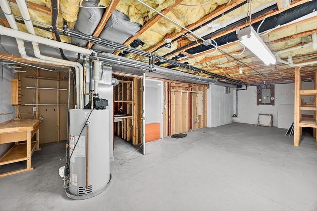 16 Gold Leaf Ln 16, Mashpee, MA 02649