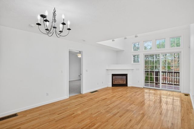 16 Gold Leaf Ln 16, Mashpee, MA 02649