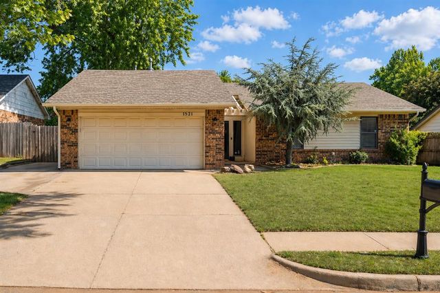 1521 NE 2nd Street, Moore, OK 73160