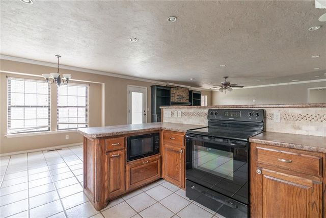 1521 NE 2nd Street, Moore, OK 73160