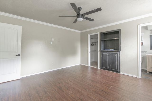 1521 NE 2nd Street, Moore, OK 73160