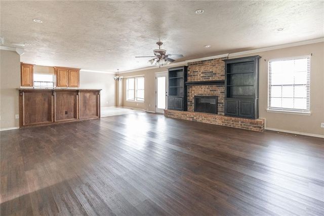 1521 NE 2nd Street, Moore, OK 73160