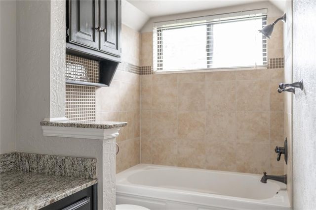 1521 NE 2nd Street, Moore, OK 73160