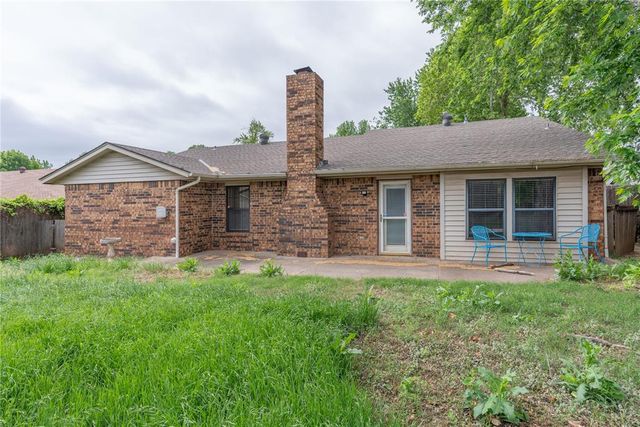 1521 NE 2nd Street, Moore, OK 73160