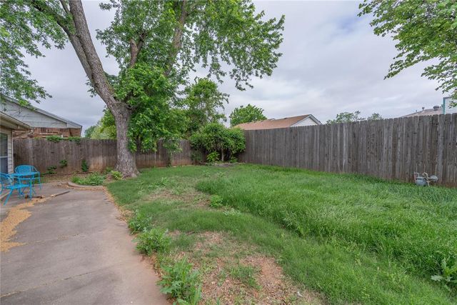 1521 NE 2nd Street, Moore, OK 73160