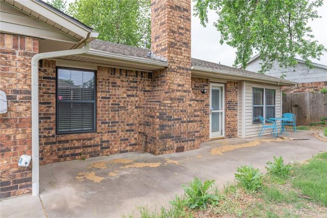 1521 NE 2nd Street, Moore, OK 73160