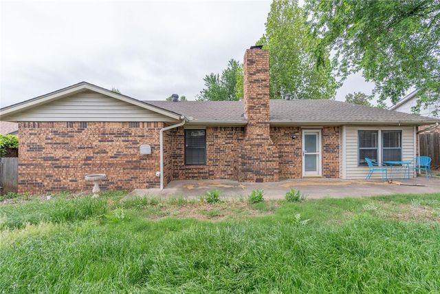 1521 NE 2nd Street, Moore, OK 73160