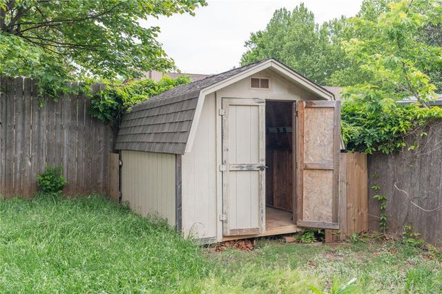 1521 NE 2nd Street, Moore, OK 73160