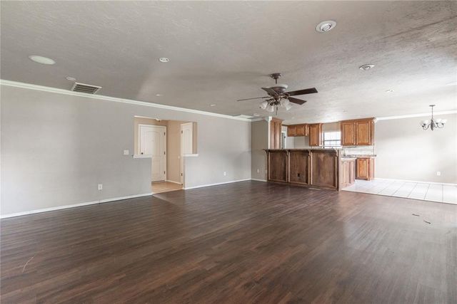 1521 NE 2nd Street, Moore, OK 73160