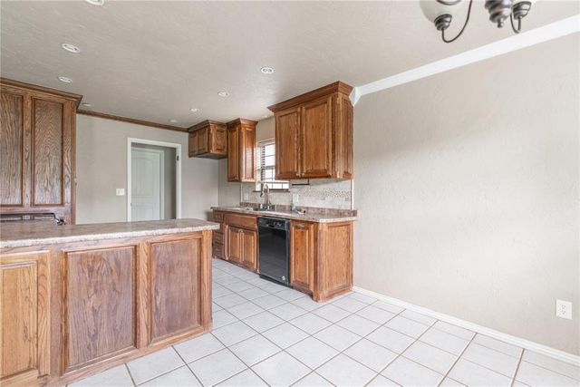 1521 NE 2nd Street, Moore, OK 73160