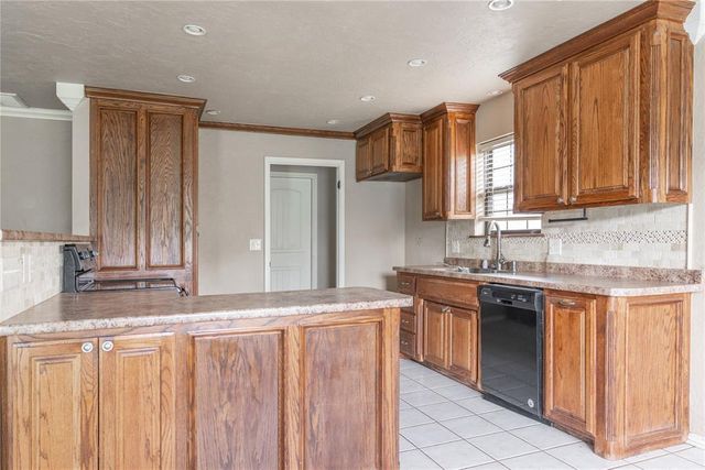 1521 NE 2nd Street, Moore, OK 73160