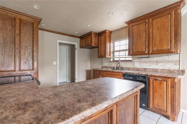 1521 NE 2nd Street, Moore, OK 73160