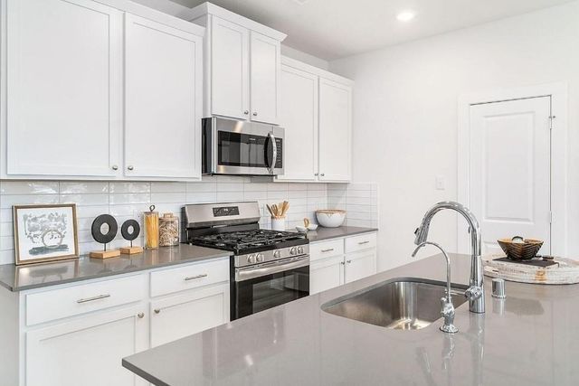 19152 Cedar Lennox Circle, Magnolia, TX 77355