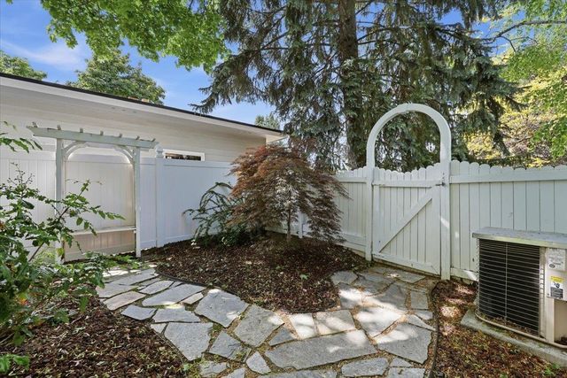 2428 E 39th Ave, Spokane, WA 99223
