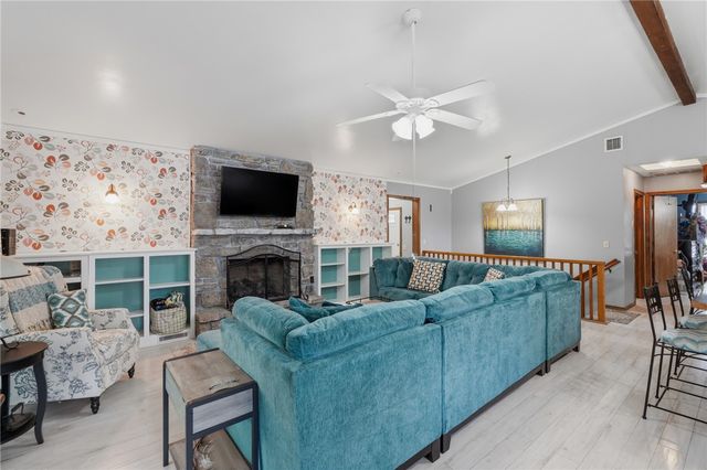 8 Cromer Drive, Bella Vista, AR 72715