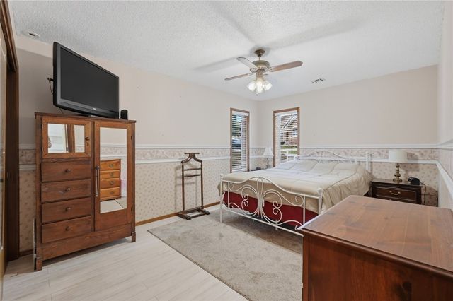 8 Cromer Drive, Bella Vista, AR 72715