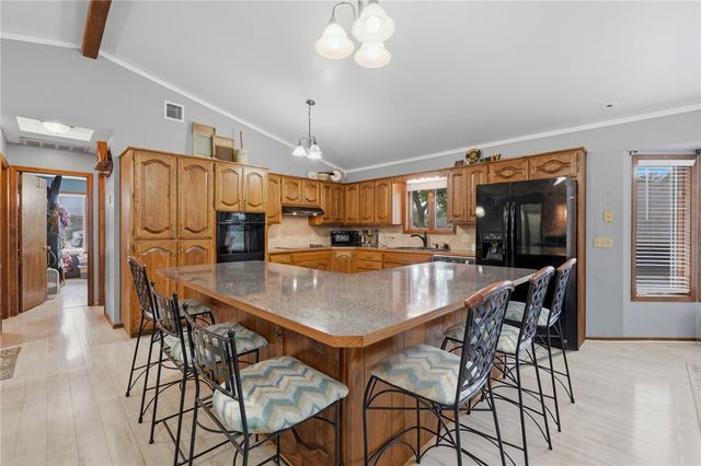8 Cromer Drive, Bella Vista, AR 72715