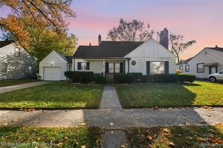 800 E Bernhard Avenue, Hazel Park, MI 48030