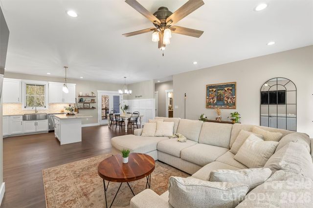 126 Doe Path Circle, Hudson, NC 28638