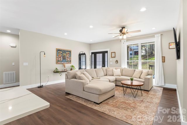 126 Doe Path Circle, Hudson, NC 28638