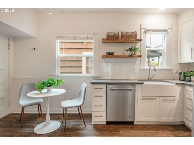 536 Ne SAN RAFAEL St, Portland, OR 97212