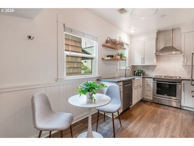 536 Ne SAN RAFAEL St, Portland, OR 97212