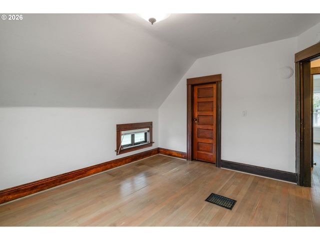 536 Ne SAN RAFAEL St, Portland, OR 97212