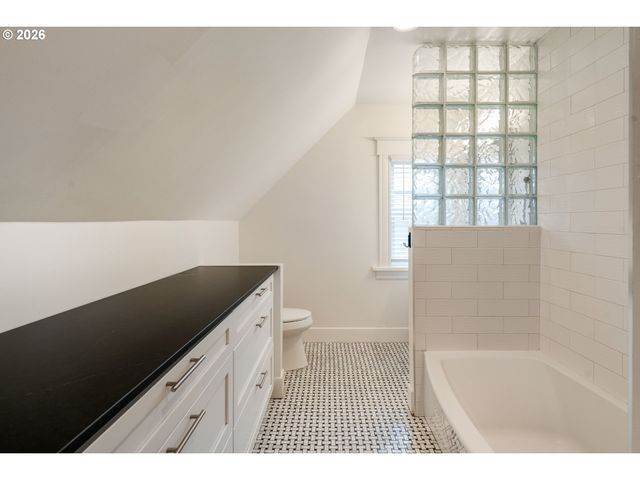 536 Ne SAN RAFAEL St, Portland, OR 97212