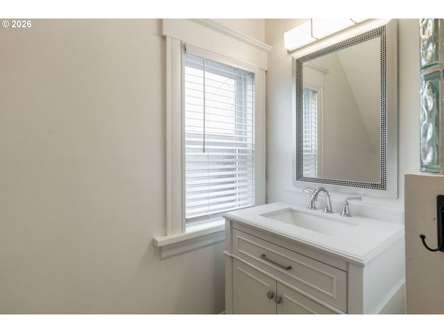 536 Ne SAN RAFAEL St, Portland, OR 97212