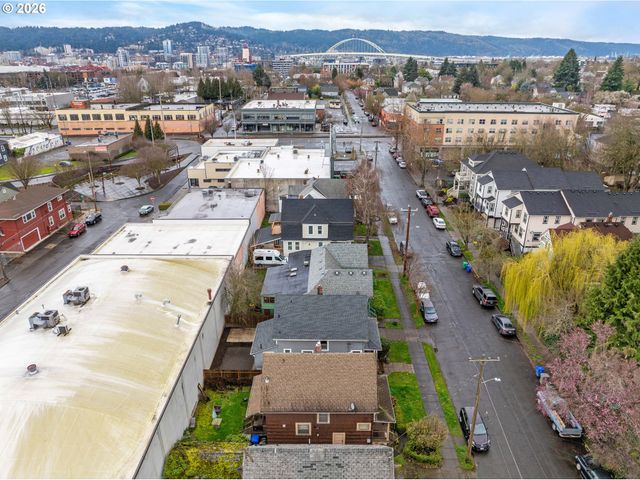 536 Ne SAN RAFAEL St, Portland, OR 97212