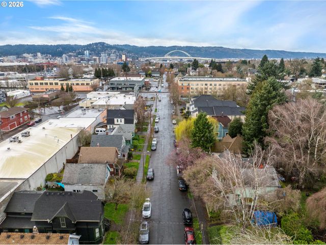 536 Ne SAN RAFAEL St, Portland, OR 97212