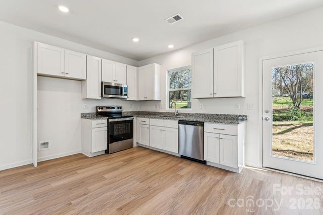 416 N 9th Street, Bessemer City, NC 8016