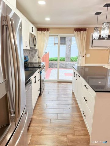 8 Avon Lane, Stamford, CT 06907