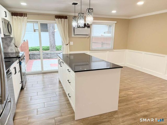 8 Avon Lane, Stamford, CT 06907