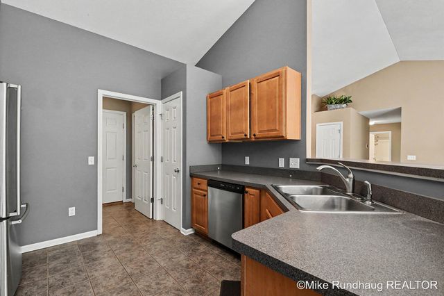 2060 Glenn Canyon Drive SE, Caledonia, MI 49316