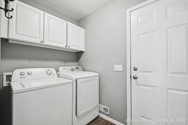 2060 Glenn Canyon Drive SE, Caledonia, MI 49316