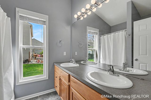 2060 Glenn Canyon Drive SE, Caledonia, MI 49316