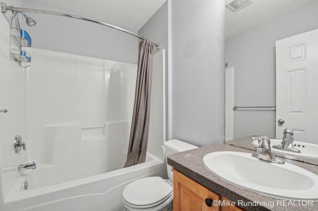 2060 Glenn Canyon Drive SE, Caledonia, MI 49316