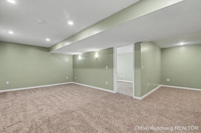 2060 Glenn Canyon Drive SE, Caledonia, MI 49316