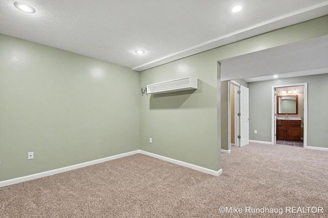 2060 Glenn Canyon Drive SE, Caledonia, MI 49316