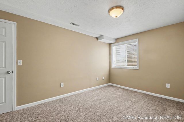 2060 Glenn Canyon Drive SE, Caledonia, MI 49316