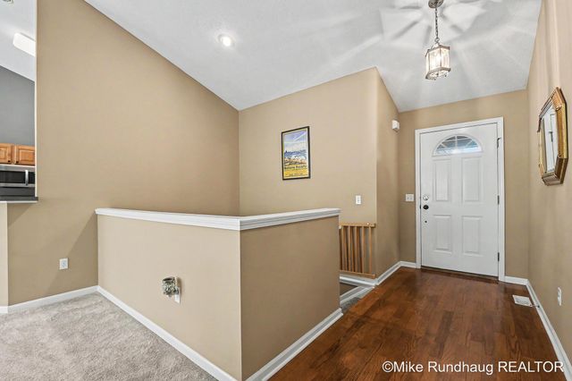2060 Glenn Canyon Drive SE, Caledonia, MI 49316