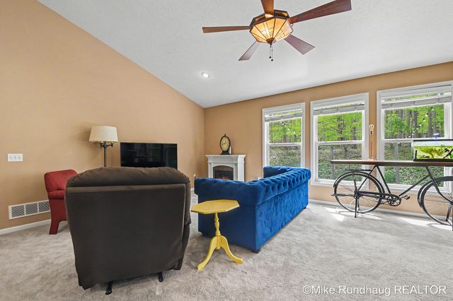 2060 Glenn Canyon Drive SE, Caledonia, MI 49316