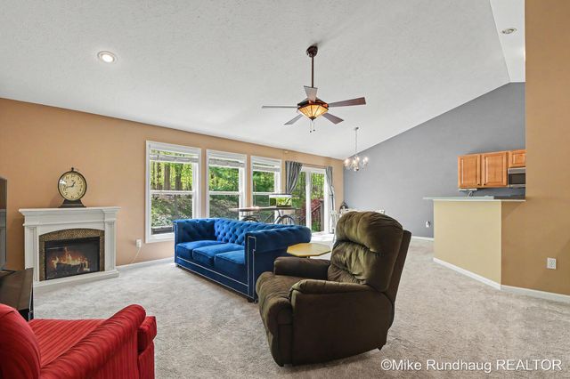 2060 Glenn Canyon Drive SE, Caledonia, MI 49316