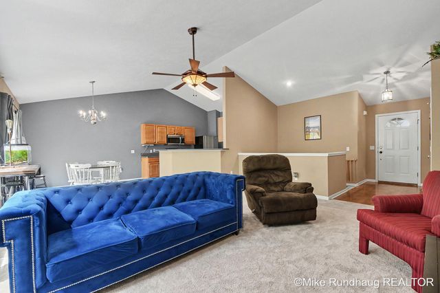 2060 Glenn Canyon Drive SE, Caledonia, MI 49316