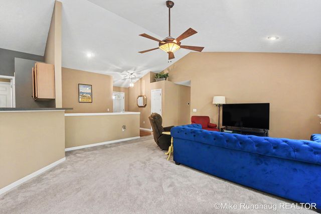 2060 Glenn Canyon Drive SE, Caledonia, MI 49316